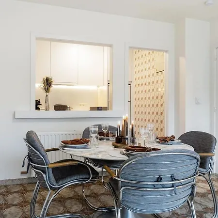 Huswell - Charming Near The Sea *