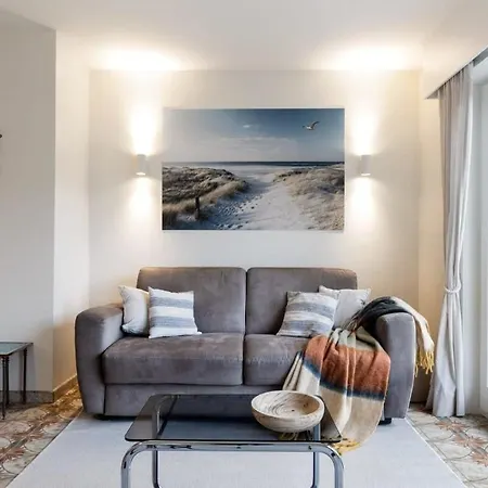 Huswell - Charming Near The Sea Apartment *